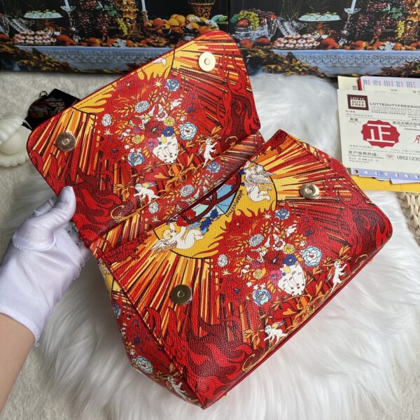 Dolce & Gabban Leather Print. Can be carried by strap or as a bag. Every time it is presented, there are always endless surprises of luxury.-25cm