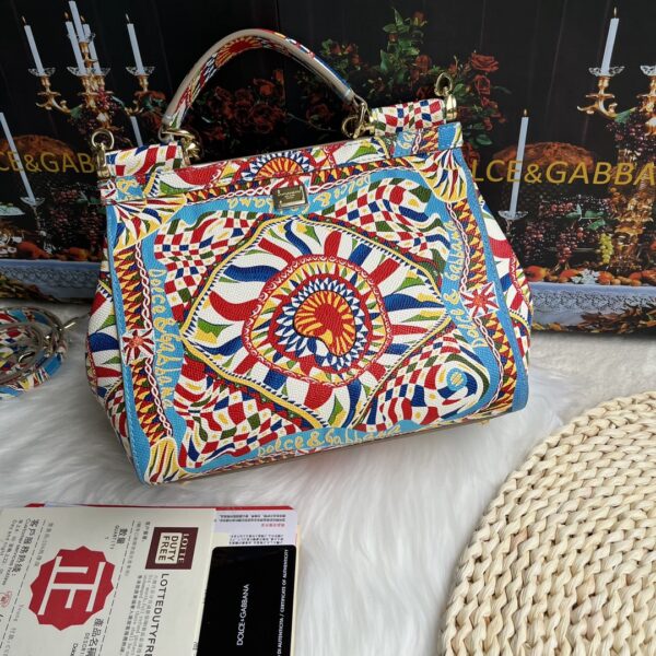 Dolce & Gabban Leather Print. Can be carried by strap or as a bag. Every time it is presented, there are always endless surprises of luxury.-25cm
