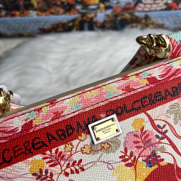 Dolce & Gabban Leather Print. Can be carried by strap or as a bag. Every time it is presented, there are always endless surprises of luxury.-25cm