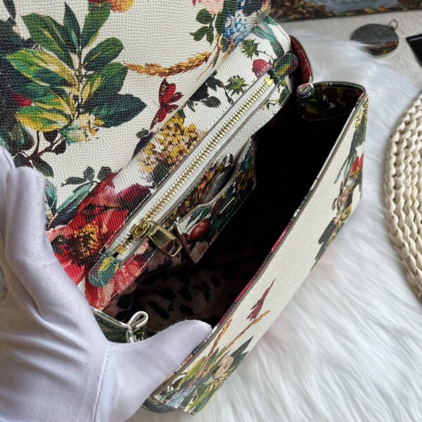 Dolce & Gabban Leather Print. Can be carried by strap or as a bag. Every time it is presented, there are always endless surprises of luxury.-25cm