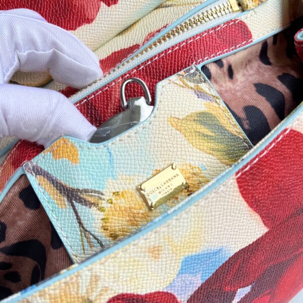 Dolce & Gabban Leather Print. Can be carried by strap or as a bag. Every time it is presented, there are always endless surprises of luxury.-25cm