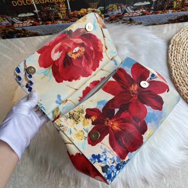 Dolce & Gabban Leather Print. Can be carried by strap or as a bag. Every time it is presented, there are always endless surprises of luxury.-25cm