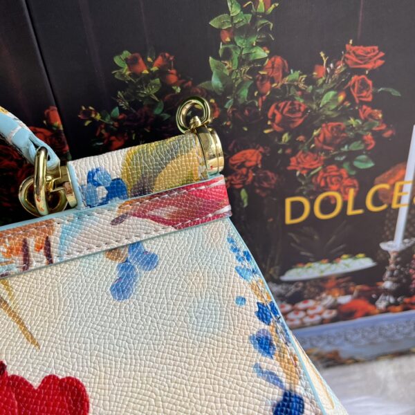Dolce & Gabban Leather Print. Can be carried by strap or as a bag. Every time it is presented, there are always endless surprises of luxury.-25cm