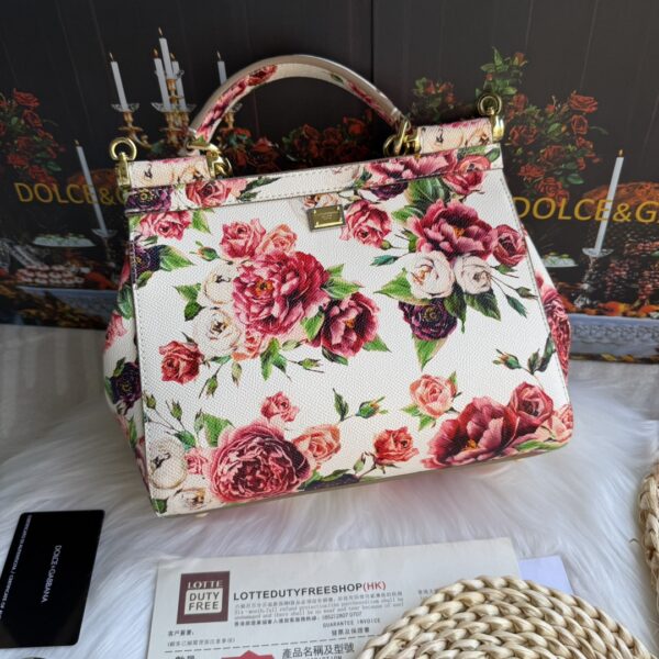 Dolce & Gabban Leather Print. Can be carried by strap or as a bag. Every time it is presented, there are always endless surprises of luxury.-25cm