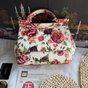 Dolce & Gabban Leather Print. Can be carried by strap or as a bag. Every time it is presented, there are always endless surprises of luxury.-25cm