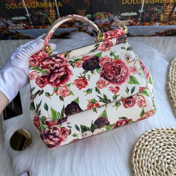 Dolce & Gabban Leather Print. Can be carried by strap or as a bag. Every time it is presented, there are always endless surprises of luxury.-25cm
