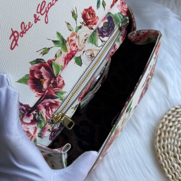 Dolce & Gabban Leather Print. Can be carried by strap or as a bag. Every time it is presented, there are always endless surprises of luxury.-25cm