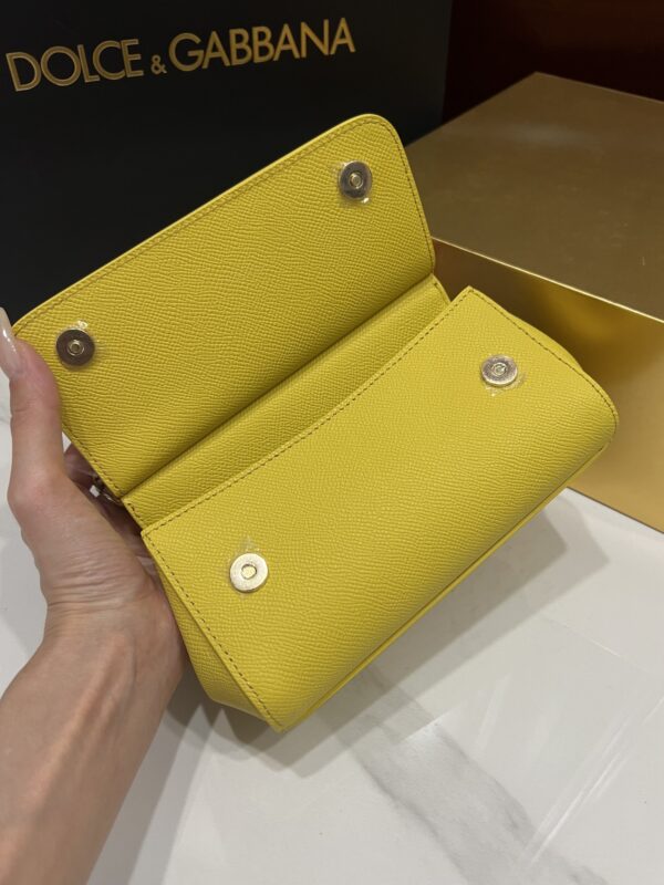 img_bf49eb9d_20241020_i1729434169_4298_3.jpg Dolce & Gabban Sicily 100% Original Replica! A masterpiece of the brand.-18cm Yellow with original box