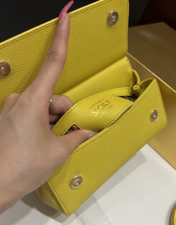 img_bf49eb9d_20241020_i1729434169_52_2.jpg Dolce & Gabban Sicily 100% Original Replica! A masterpiece of the brand.-18cm Yellow with original box