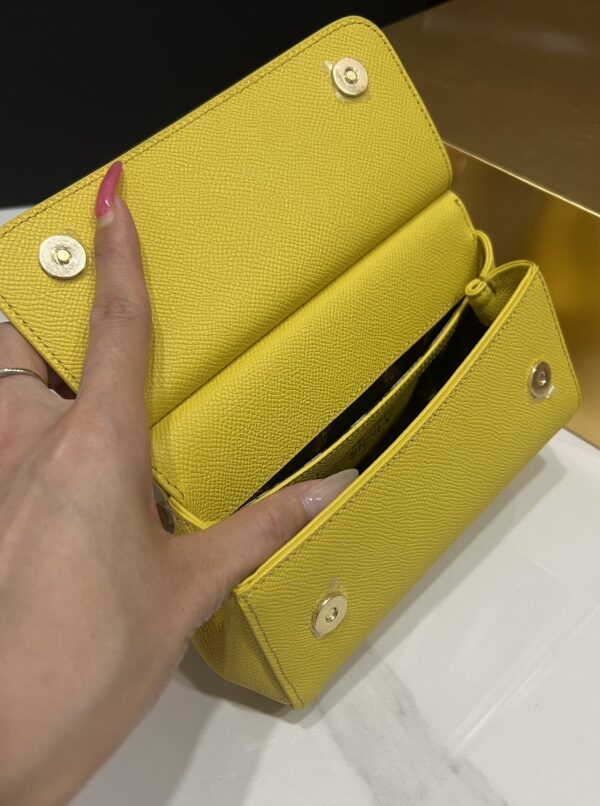 img_bf49eb9d_20241020_i1729434169_5929_6.jpg Dolce & Gabban Sicily 100% Original Replica! A masterpiece of the brand.-18cm Yellow with original box