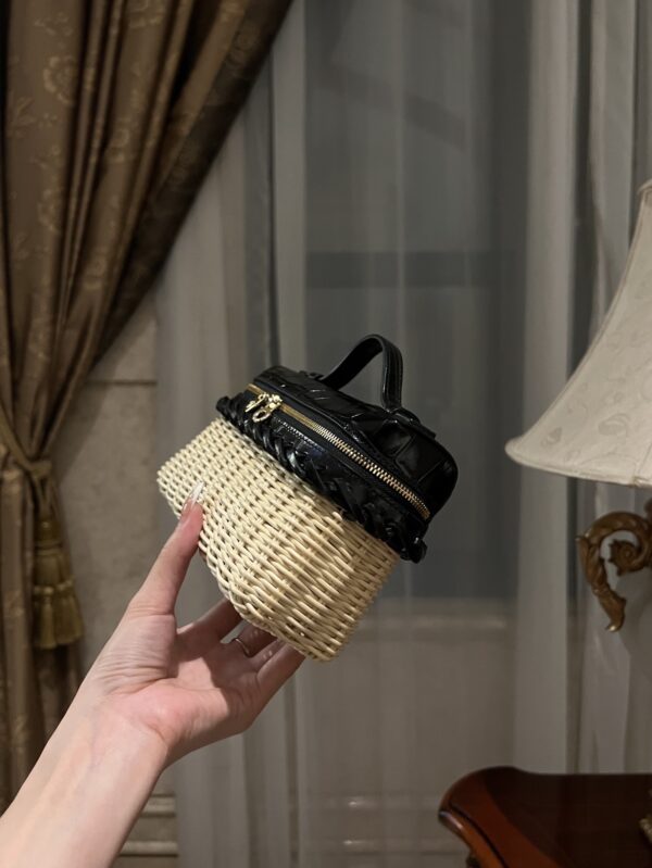 New! Loro Piana  Small-Size Rattan Bag, Global Limited Edition -L19cm with original box free shipping
