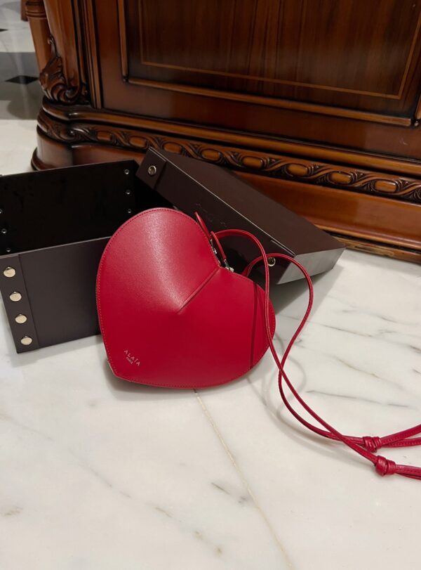 ALAlA LE CEUR The most popular heart-shaped bag -L21cm with original box free shipping