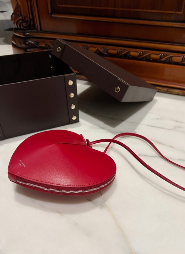 ALAlA LE CEUR The most popular heart-shaped bag -L21cm with original box free shipping
