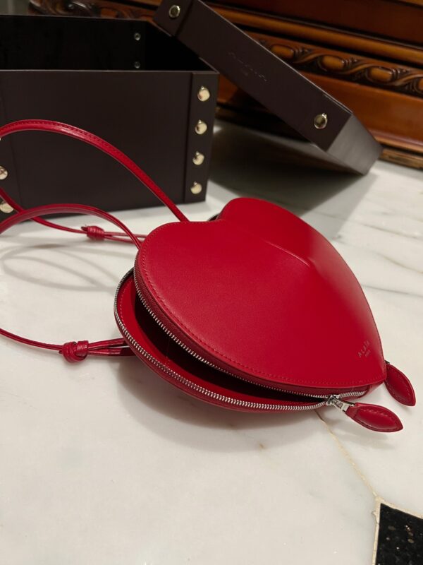 ALAlA LE CEUR The most popular heart-shaped bag -L21cm with original box free shipping