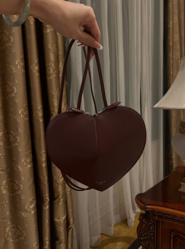 ALAlA LE CEUR The most popular heart-shaped bag -L21cm with original box free shipping