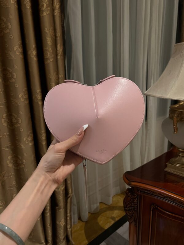 ALAlA LE CEUR The most popular heart-shaped bag -L21cm with original box free shipping