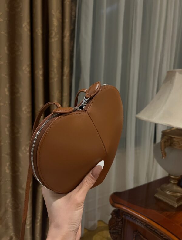 ALAlA LE CEUR The most popular heart-shaped bag -L21cm with original box free shipping