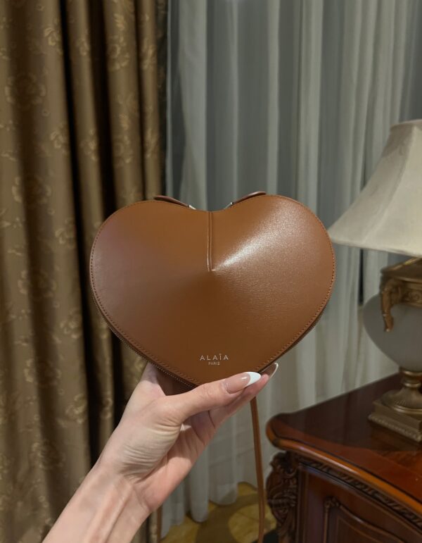 ALAlA LE CEUR The most popular heart-shaped bag -L21cm with original box free shipping
