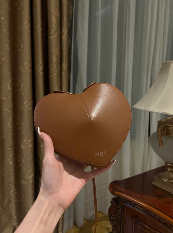 ALAlA LE CEUR The most popular heart-shaped bag -L21cm with original box free shipping