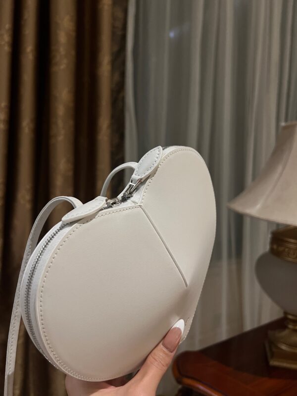 ALAlA LE CEUR The most popular heart-shaped bag -L21cm with original box free shipping