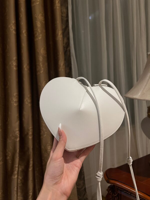 ALAlA LE CEUR The most popular heart-shaped bag -L21cm with original box free shipping
