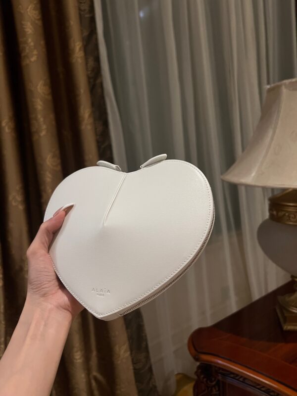 ALAlA LE CEUR The most popular heart-shaped bag -L21cm with original box free shipping