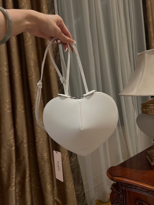 ALAlA LE CEUR The most popular heart-shaped bag -L21cm with original box free shipping