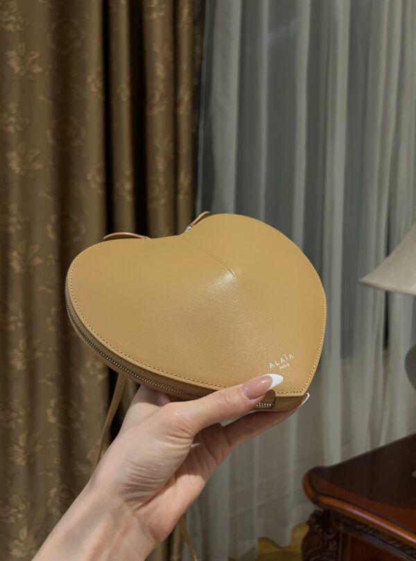 ALAlA LE CEUR The most popular heart-shaped bag -L21cm with original box free shipping