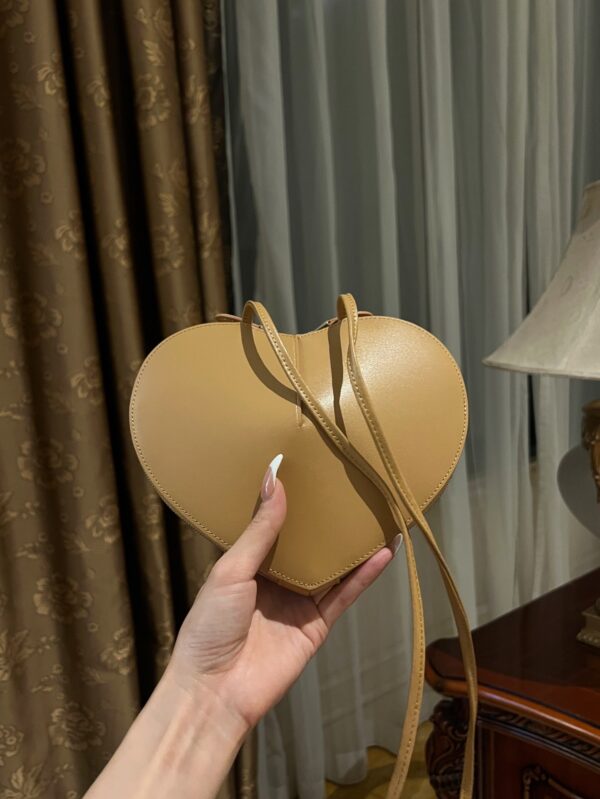 ALAlA LE CEUR The most popular heart-shaped bag -L21cm with original box free shipping