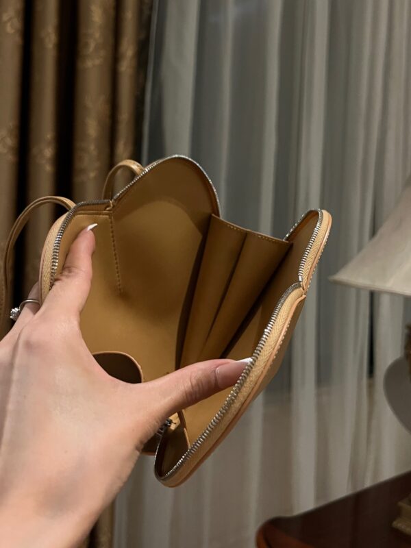 ALAlA LE CEUR The most popular heart-shaped bag -L21cm with original box free shipping