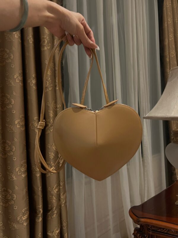 ALAlA LE CEUR The most popular heart-shaped bag -L21cm with original box free shipping