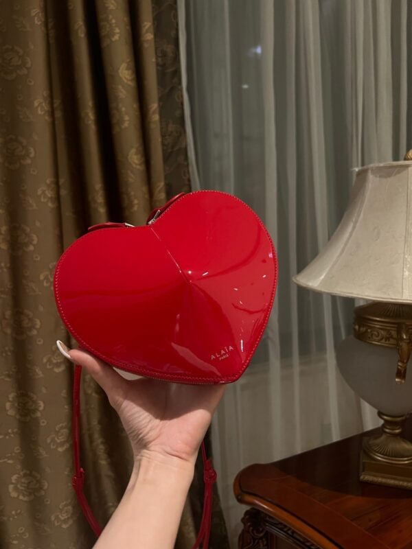 ALAlA LE CEUR The most popular heart-shaped bag -L21cm with original box free shipping