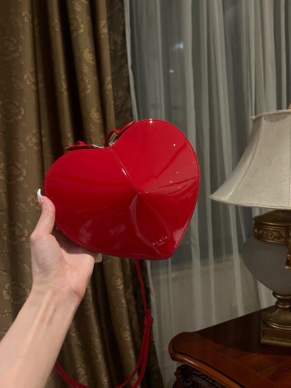 ALAlA LE CEUR The most popular heart-shaped bag -L21cm with original box free shipping