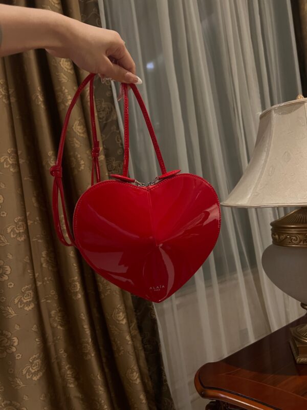 ALAlA LE CEUR The most popular heart-shaped bag -L21cm with original box free shipping