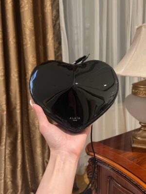ALAlA LE CEUR The most popular heart-shaped bag -L21cm with original box free shipping