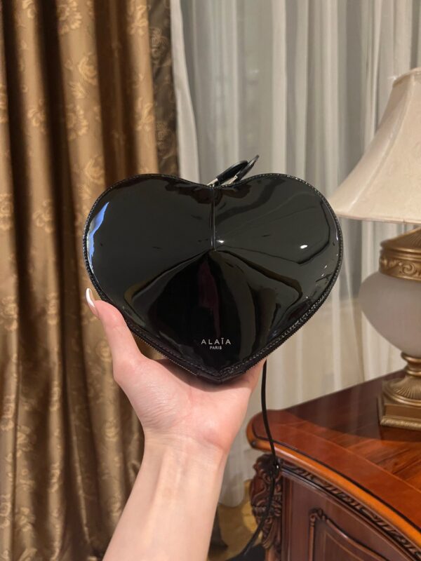 ALAlA LE CEUR The most popular heart-shaped bag -L21cm with original box free shipping