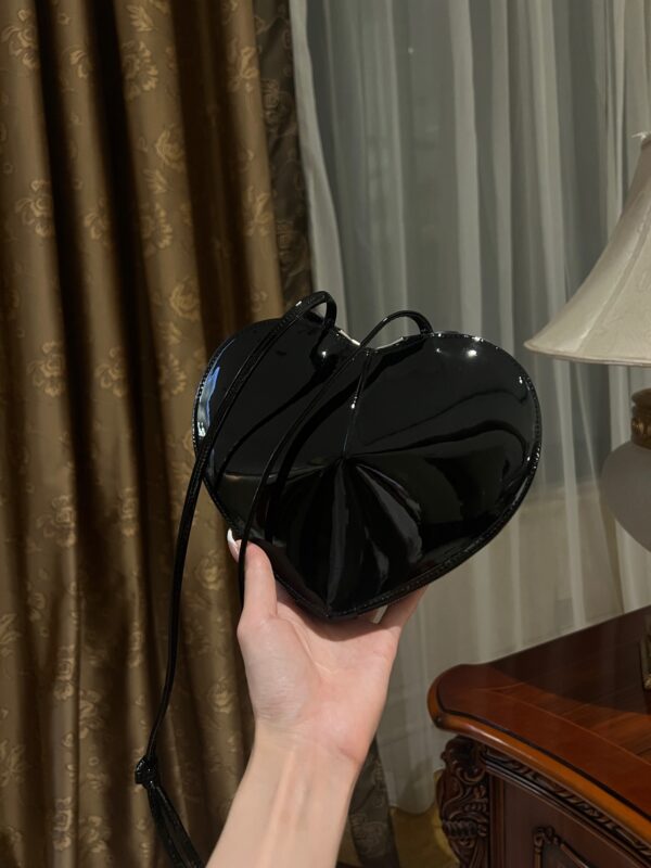 ALAlA LE CEUR The most popular heart-shaped bag -L21cm with original box free shipping
