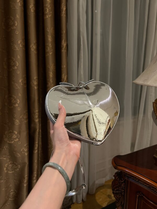 ALAlA LE CEUR The most popular heart-shaped bag -L21cm with original box free shipping