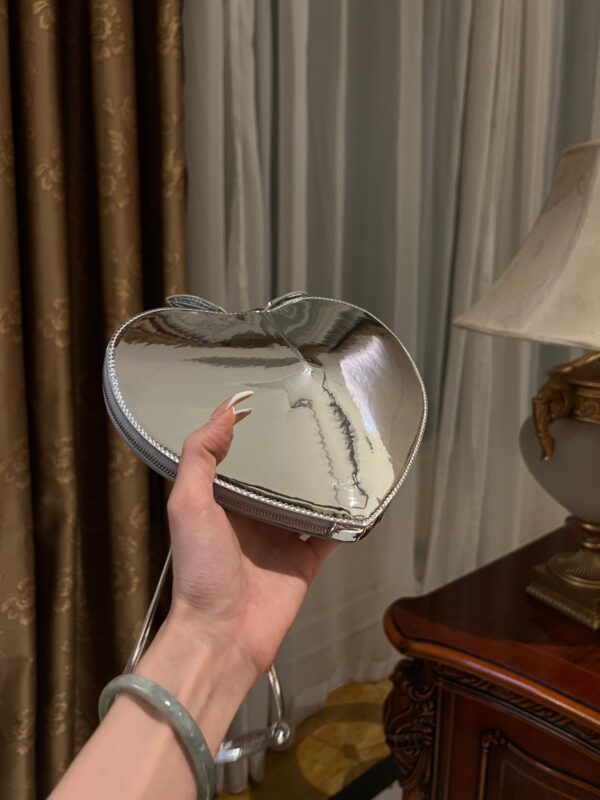 ALAlA LE CEUR The most popular heart-shaped bag -L21cm with original box free shipping