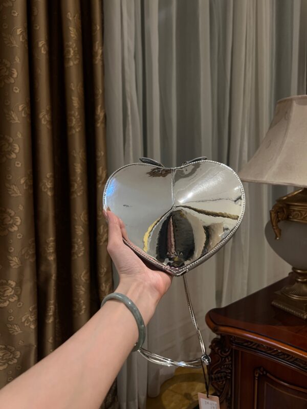 ALAlA LE CEUR The most popular heart-shaped bag -L21cm with original box free shipping
