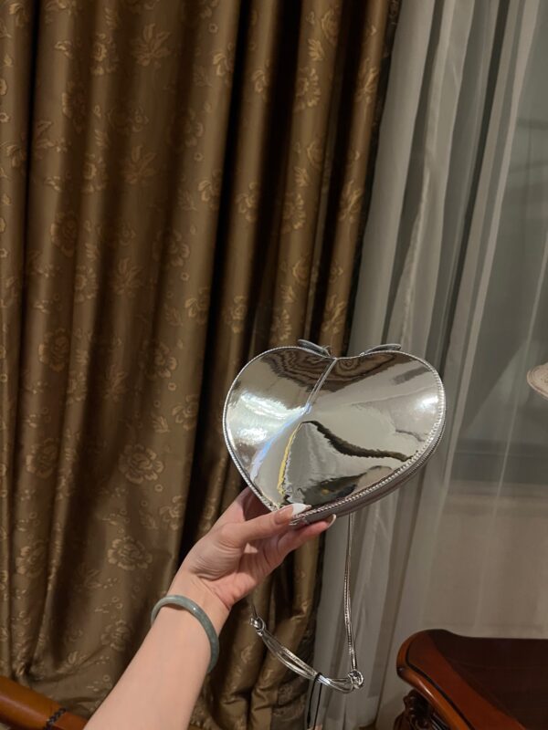 ALAlA LE CEUR The most popular heart-shaped bag -L21cm with original box free shipping