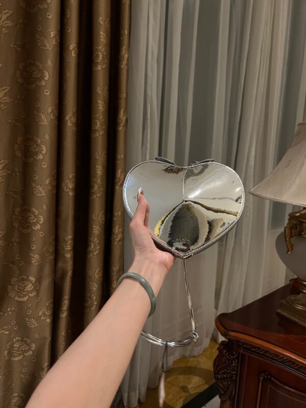 ALAlA LE CEUR The most popular heart-shaped bag -L21cm with original box free shipping