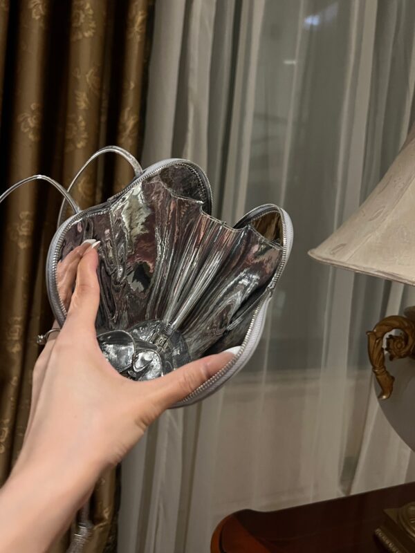 ALAlA LE CEUR The most popular heart-shaped bag -L21cm with original box free shipping