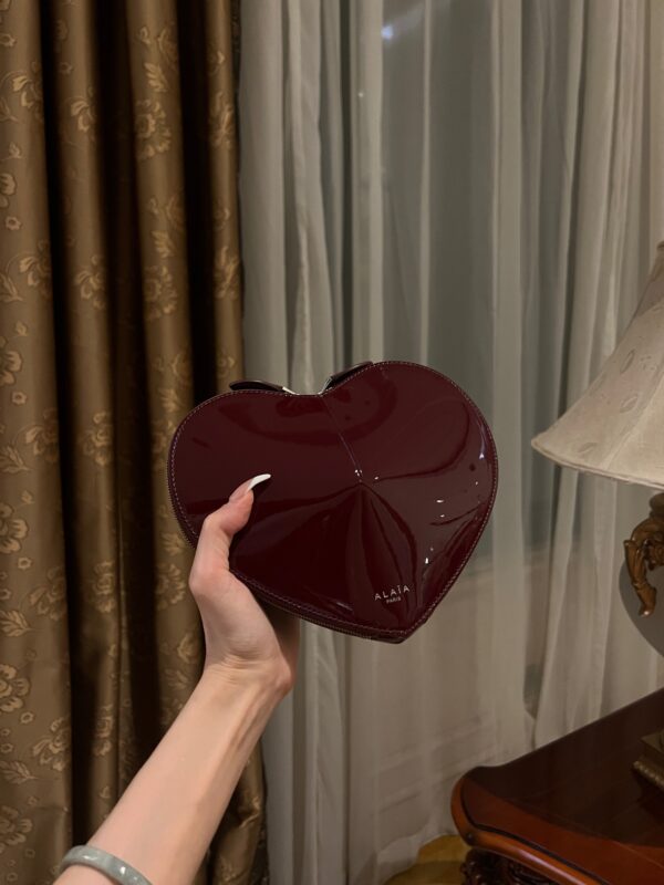 ALAlA LE CEUR The most popular heart-shaped bag -L21cm with original box free shipping