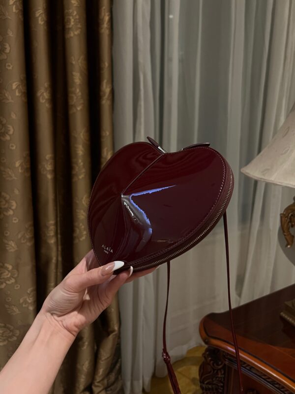 ALAlA LE CEUR The most popular heart-shaped bag -L21cm with original box free shipping