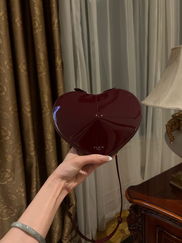 ALAlA LE CEUR The most popular heart-shaped bag -L21cm with original box free shipping