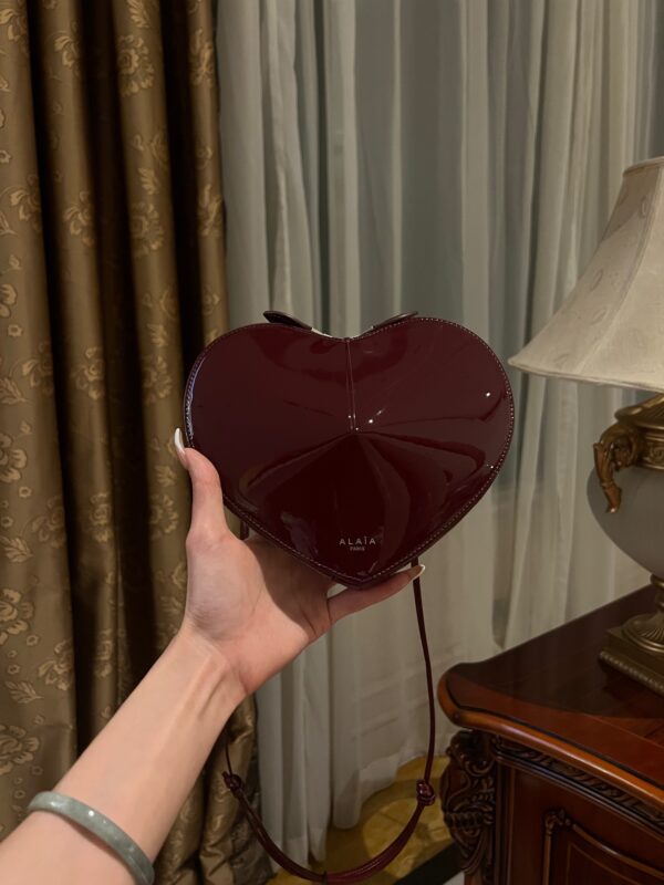 ALAlA LE CEUR The most popular heart-shaped bag -L21cm with original box free shipping