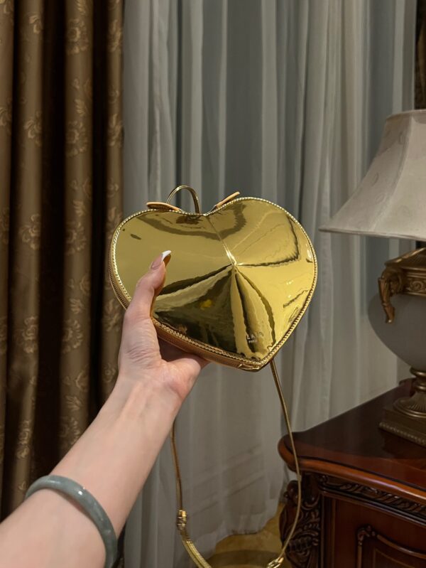 ALAlA LE CEUR The most popular heart-shaped bag -L21cm with original box free shipping