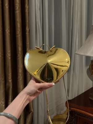 ALAlA LE CEUR The most popular heart-shaped bag -L21cm with original box free shipping