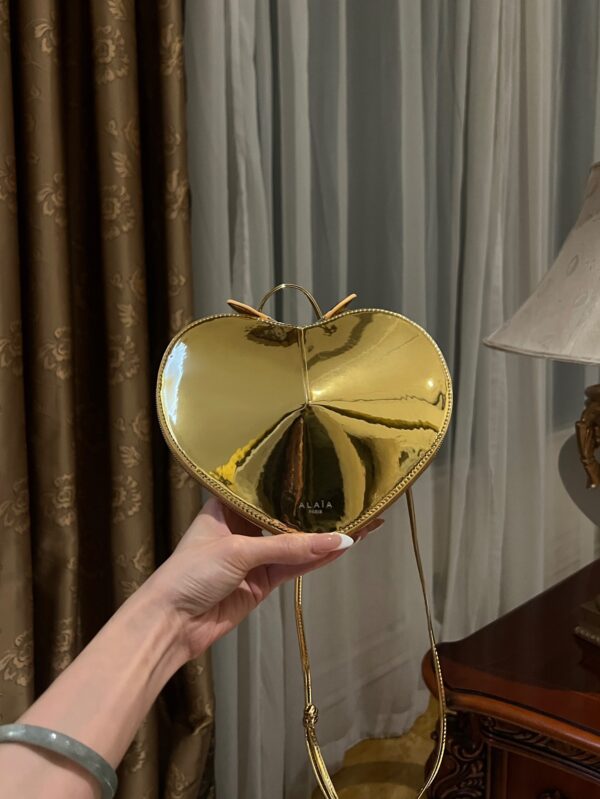ALAlA LE CEUR The most popular heart-shaped bag -L21cm with original box free shipping